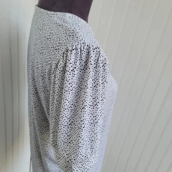 Adrianna Papell Women’s Blouse Stetch White Black Dots Flutter Sleeve Sz M - Picture 8 of 11